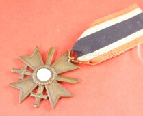 Kriegsverdienstkreuz 2.Klasse mit Schwertern am orangem...