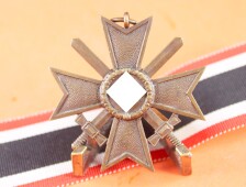 Kriegsverdienstkreuz 2.Klasse 1939 mit Schwertern (3) am...